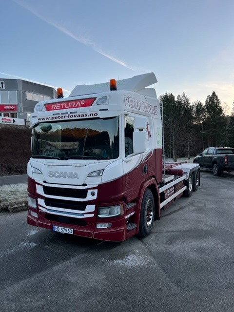 Vår nye elektriske bil, sett fra front.